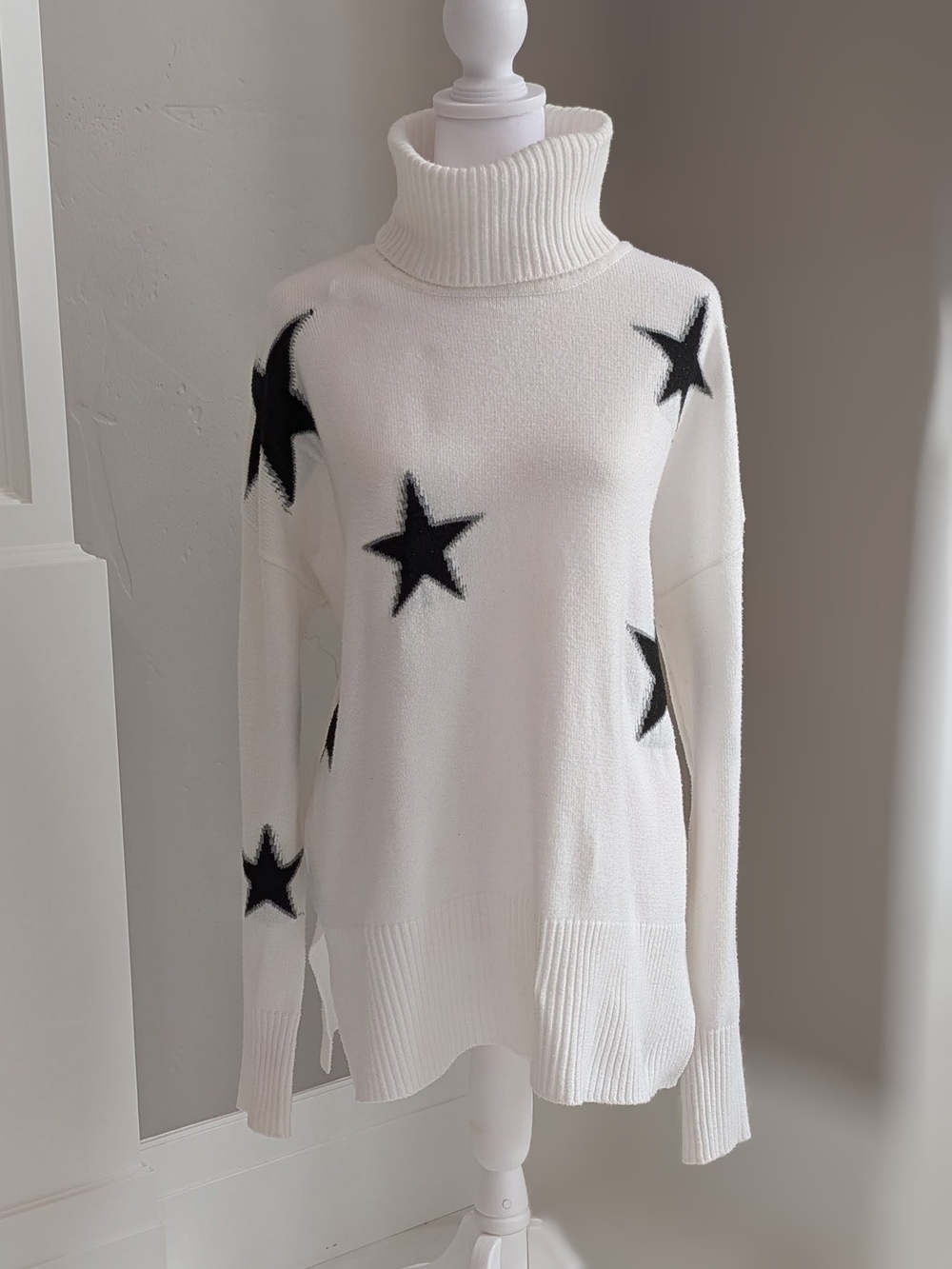 Sweet Romeo White Turtleneck Star-Print Sweater-XL